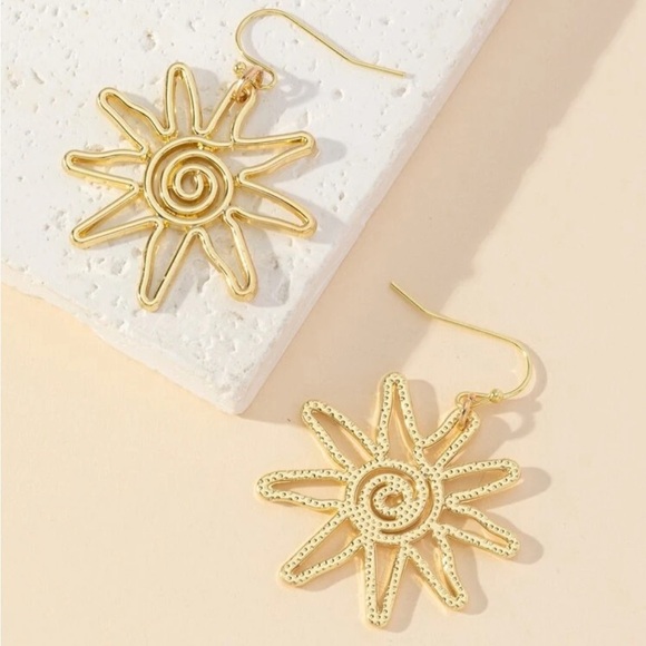 14k Gold plated Sun sunburst dangle Earrings - Picture 6 of 7